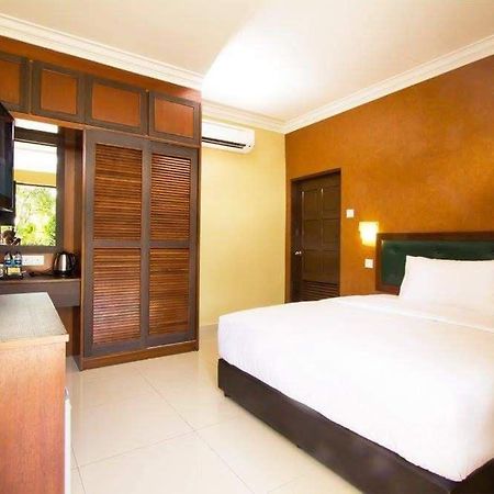 New Kesuma Villa Exclusive Stay Parit Raja Exterior foto