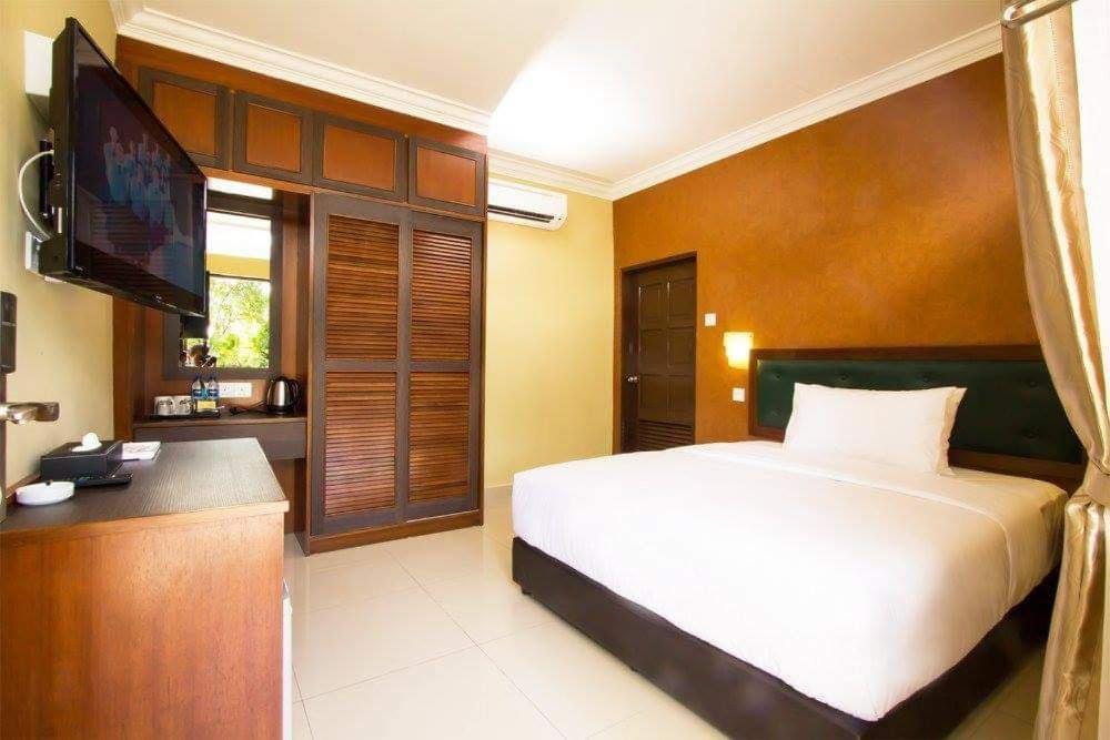 New Kesuma Villa Exclusive Stay Parit Raja Exterior foto